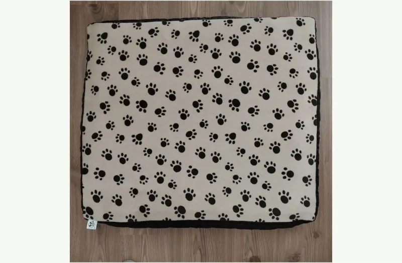 Barna tappancs mintás fekhely