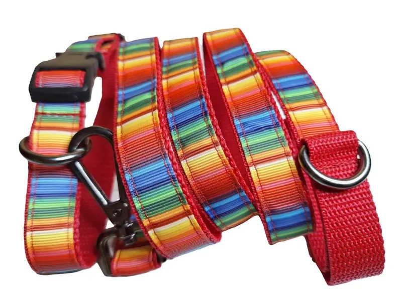 Csikos mintás póráz piros hevederrel Csikos mintás póráz piros hevederrel