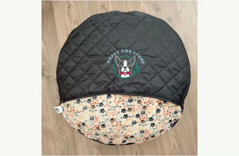 Csont és tappancs mintás fekhely Csont és tappancs mintás fekhely