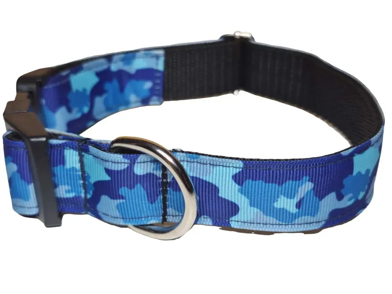 Kék terepmintás nyakörv és póráz