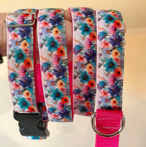 Lila virágos póráz