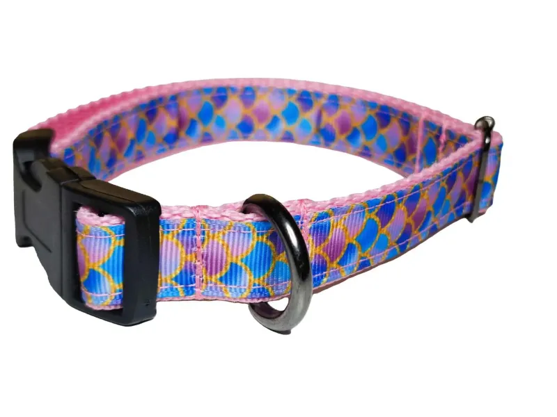 Pikkely mintás nyakörv rózsaszín hevederrel