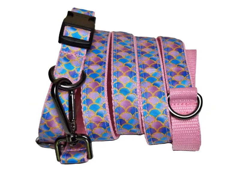 Pikkely mintás póráz rózsaszín hevederrel