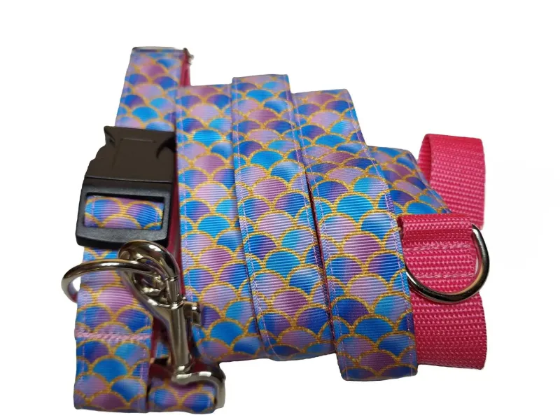 Pikkelymintás póráz rózsaszín hevederrel Pikkelymintás póráz rózsaszín hevederrel