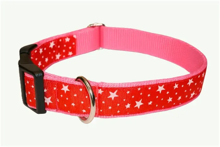 Piros csillagos nyakörv rózsaszín hevederrel