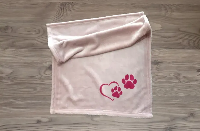 Rózsaszín takaró rózsaszín mintával Rózsaszín takaró rózsaszín mintával