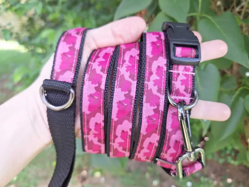 Rózsaszín terepmintás póráz