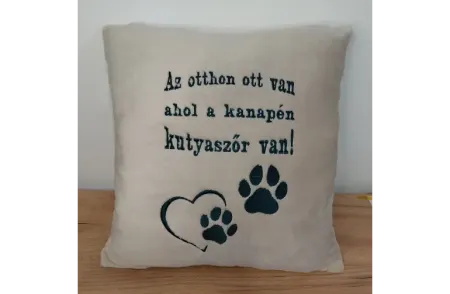 Drapp párna zöld hímzéssel 3 Drapp párna zöld hímzéssel 3