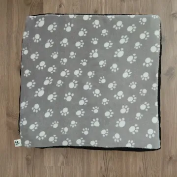 Szürke tappancs mintás fekhely Szürke tappancs mintás fekhely